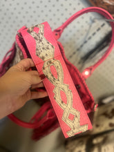 Load image into Gallery viewer, Cowhide purse/pink fringe