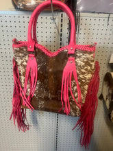 Load image into Gallery viewer, Cowhide purse/pink fringe