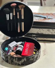 Load image into Gallery viewer, Tooled leather W/buckstitch round makeupcase black