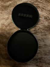 Load image into Gallery viewer, Tooled leather W/buckstitch round makeupcase black
