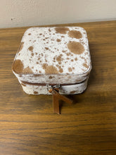 Load image into Gallery viewer, Cowhide square jewelry case brown

