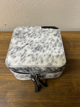 Load image into Gallery viewer, Square cowhide jewelry case black
