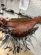 Load image into Gallery viewer, Cowhide Fanny pack brown leather
