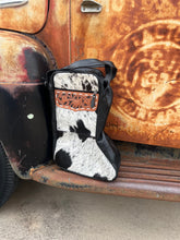 Load image into Gallery viewer, Black/white cowhide bootbag
